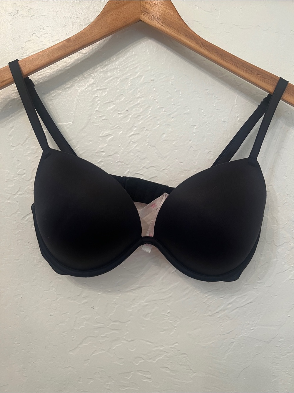 PINK Victoria's Secret Black Everywhere Super push-up Smooth T-Shirt Bra 34D